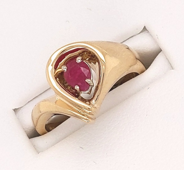 14K Yellow Gold .40ct Pear Shape Ruby ring finger size 7