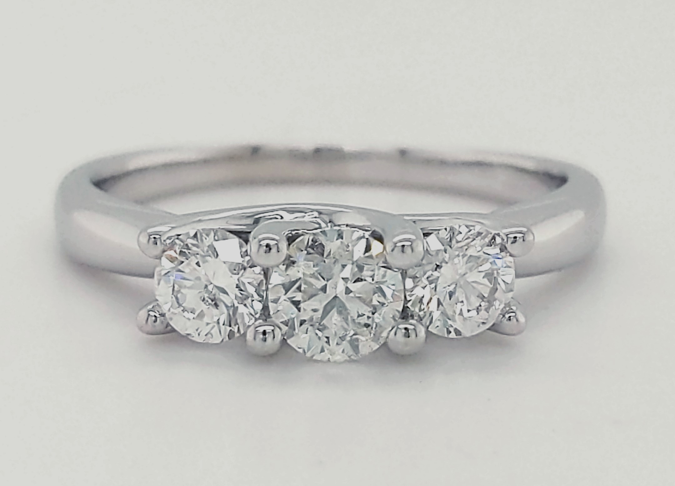 14K White Gold .90ctw Round Diamond 3 stone ring finger size 9